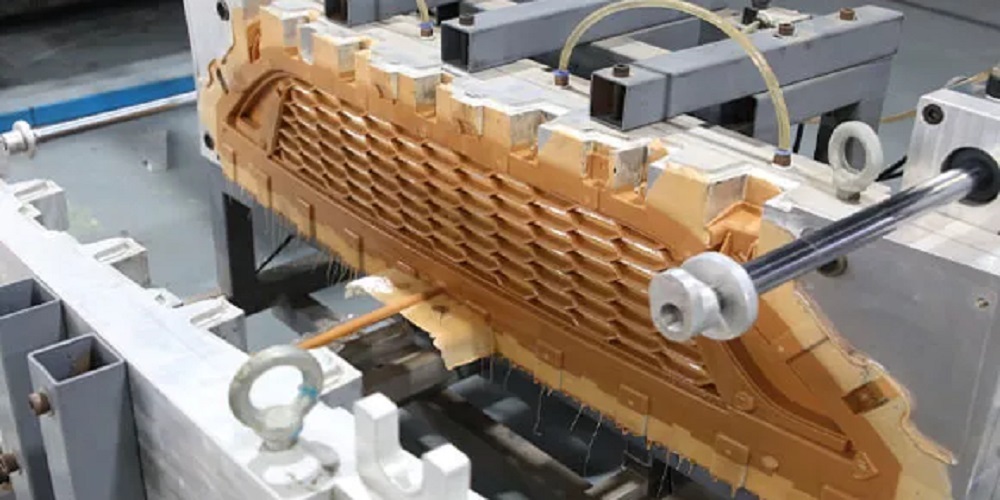 Reaction injection molding vs. plastic injection molding